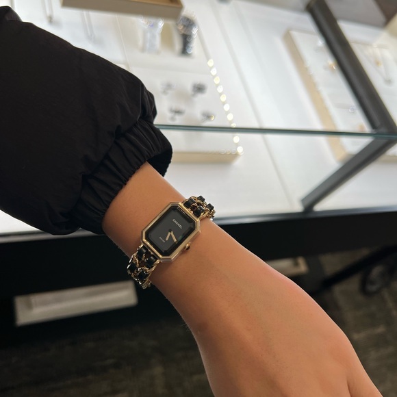 CHANEL Premiere Quartz Watch in Gold - Picture 3 of 6
